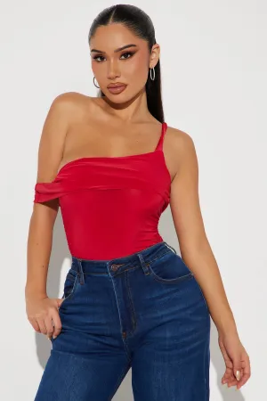 Adia Ruched Off Shoulder Top - Red