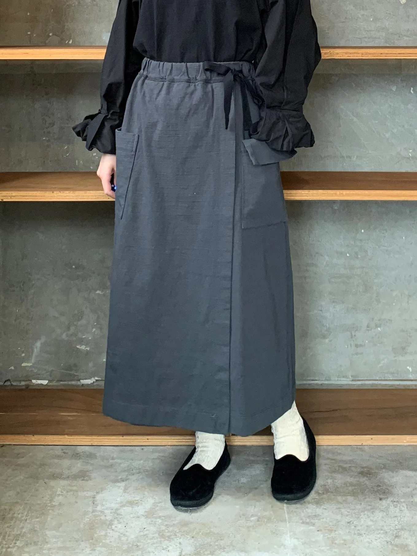 CLOSELY / easy wrap-like skirt （charcoal）
