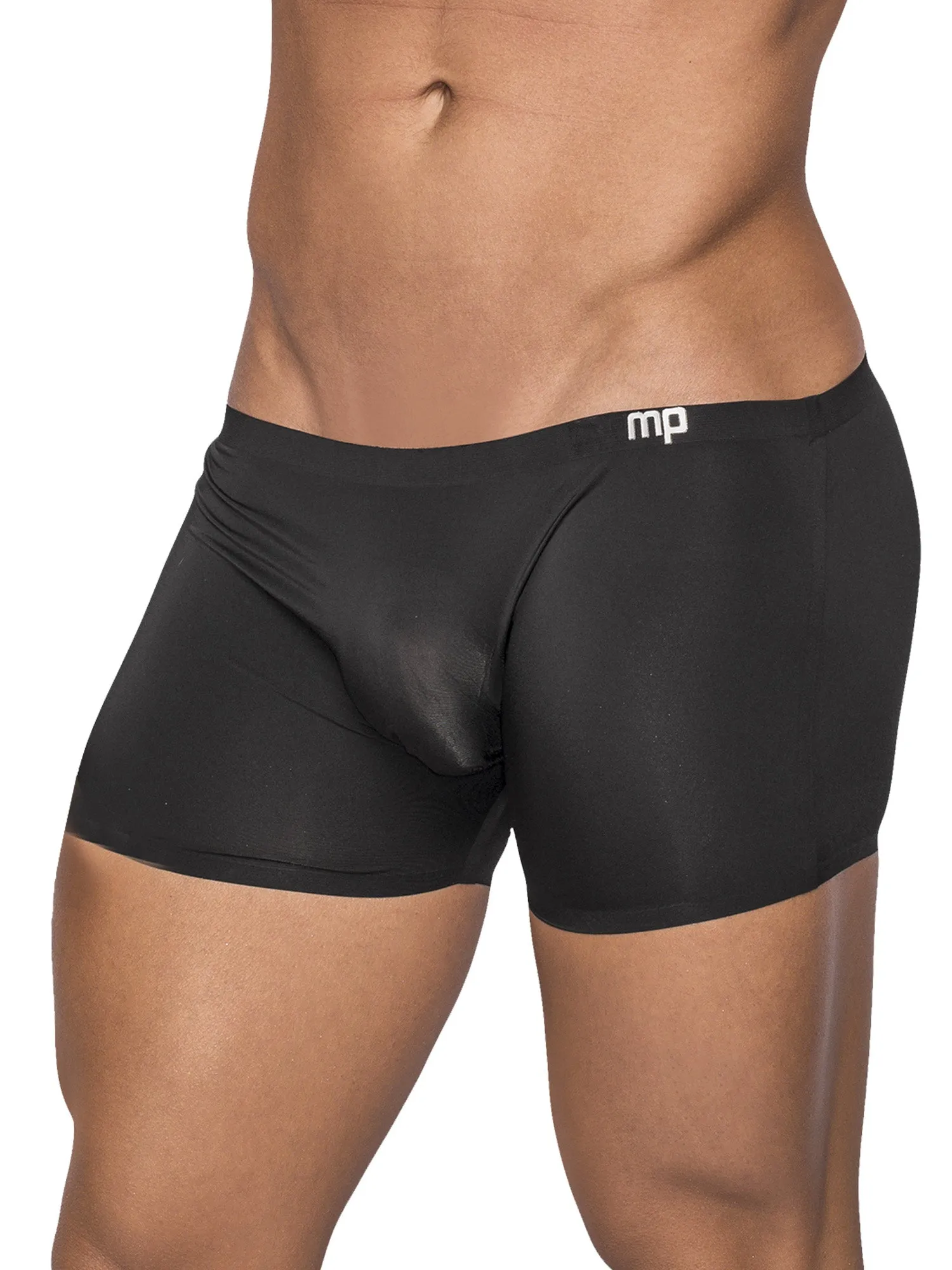 Sleek Short with Seamless Molded Pouch