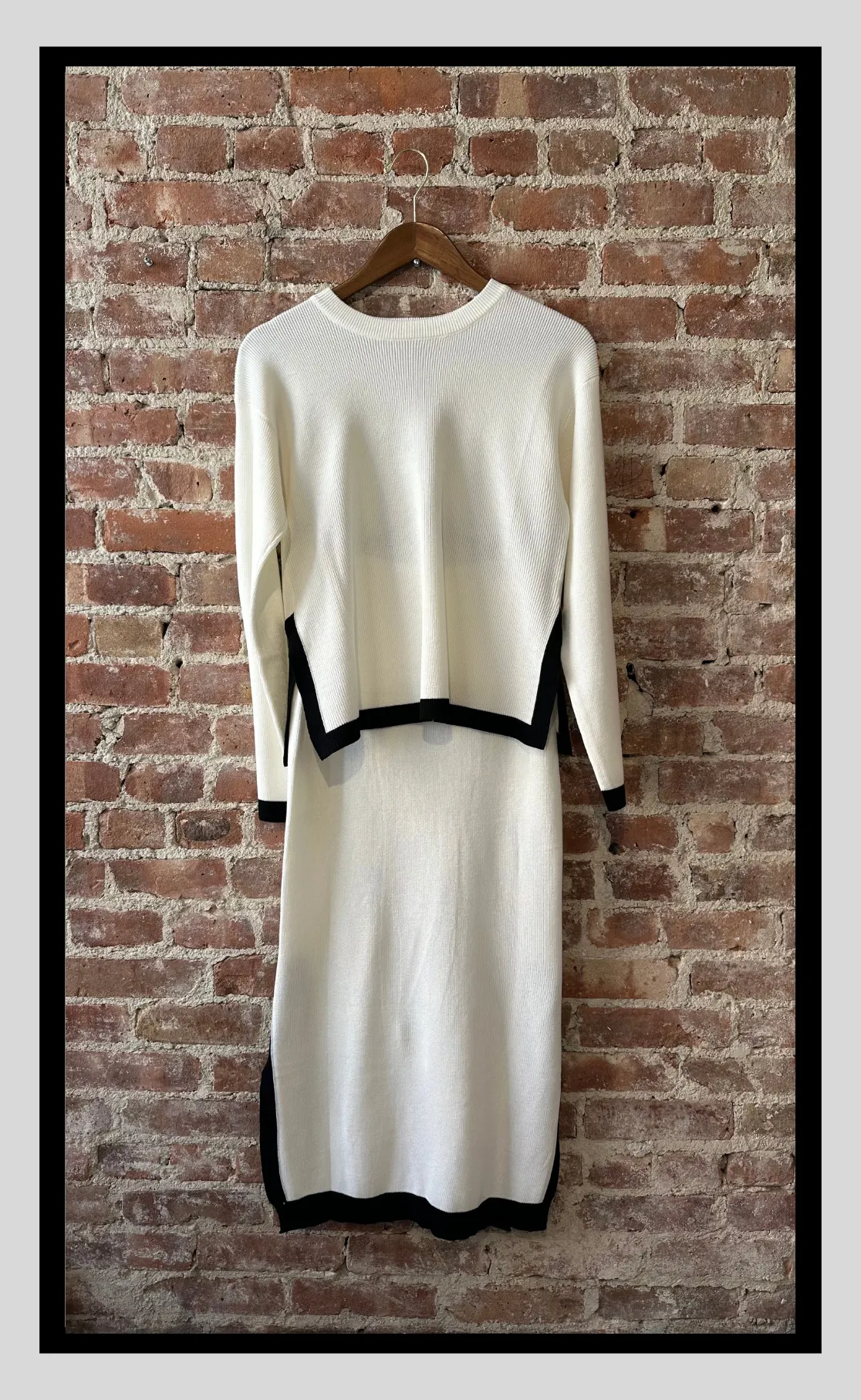 White and Black Contrast Knit Skirt