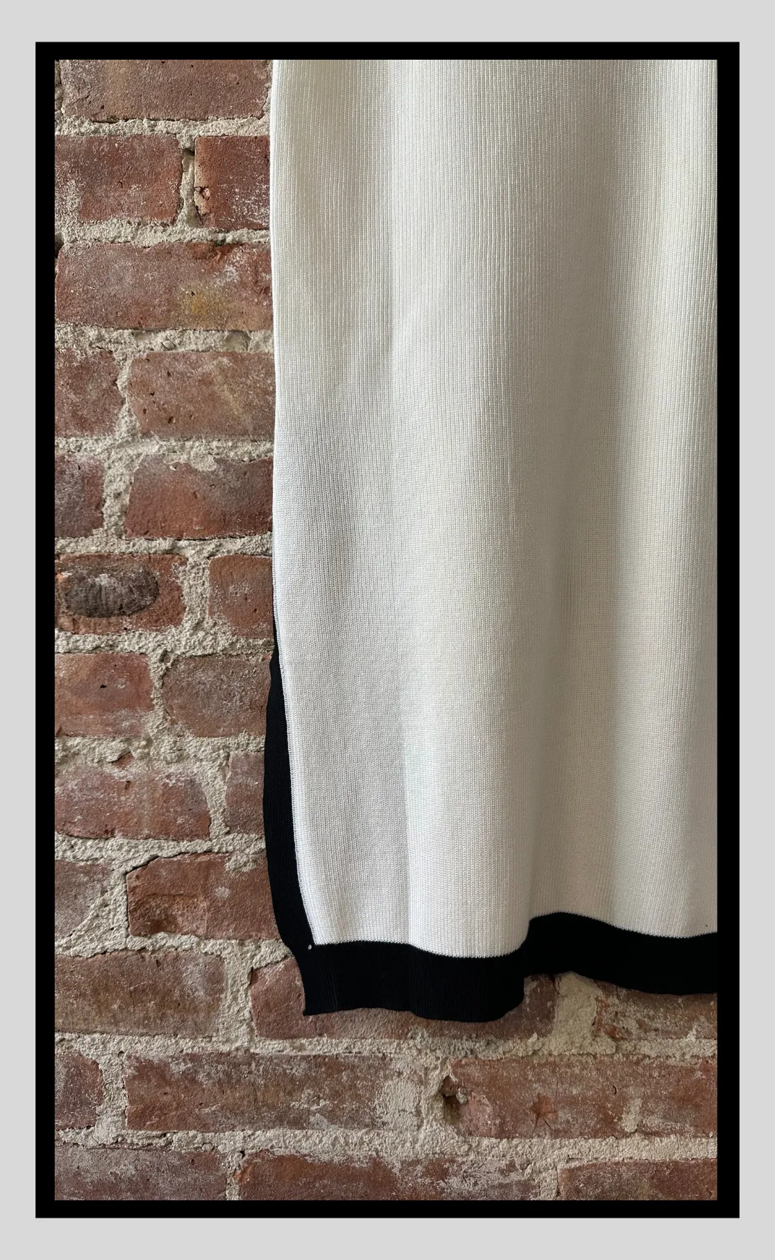 White and Black Contrast Knit Skirt
