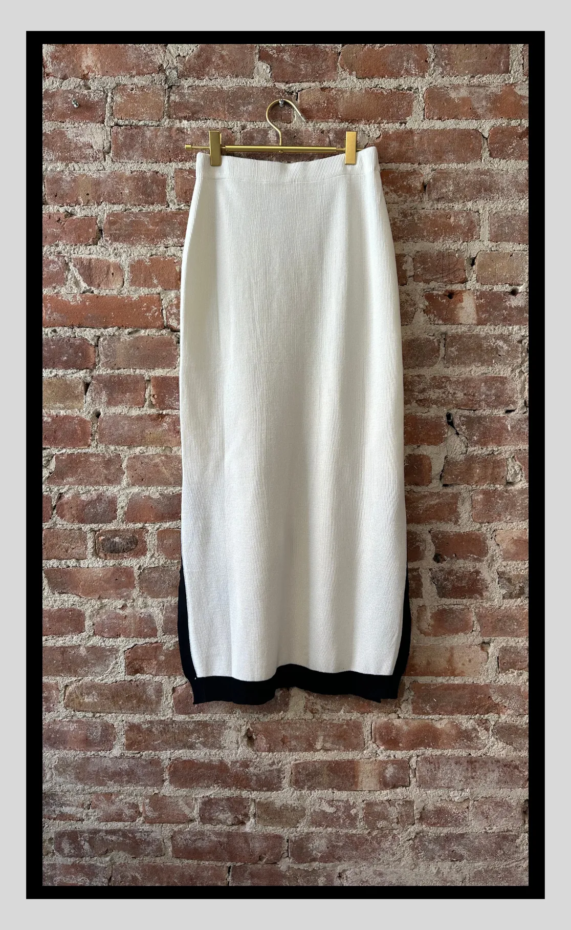 White and Black Contrast Knit Skirt